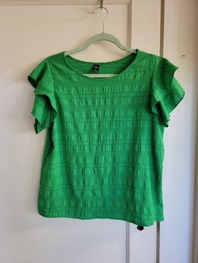Emery Rose Green Ruffle Sleeve Women’s Top